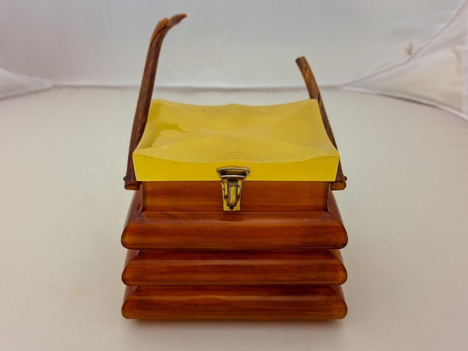 Bakelite purse with broken handle